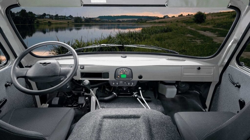 Продажи УАЗ в России рухнули на 34% - что происходит с брендом?