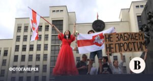 Протесты в Белоруссии: Лукашенко выступил перед рабочими МЗКТ