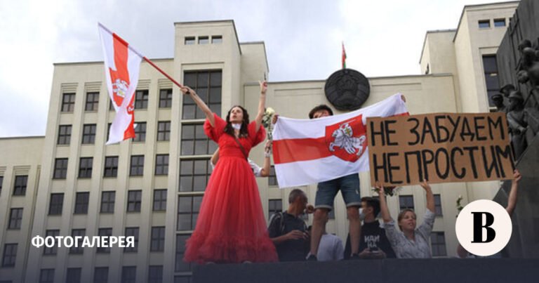 Протесты в Белоруссии: Лукашенко выступил перед рабочими МЗКТ