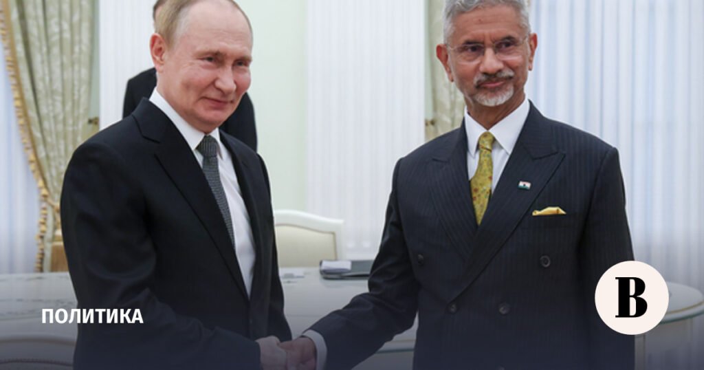 Путин провел встречу с главой МИД Индии в Кремле