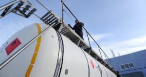 Путин ввел мораторий на лицензии для производителей спирта до 2027 года