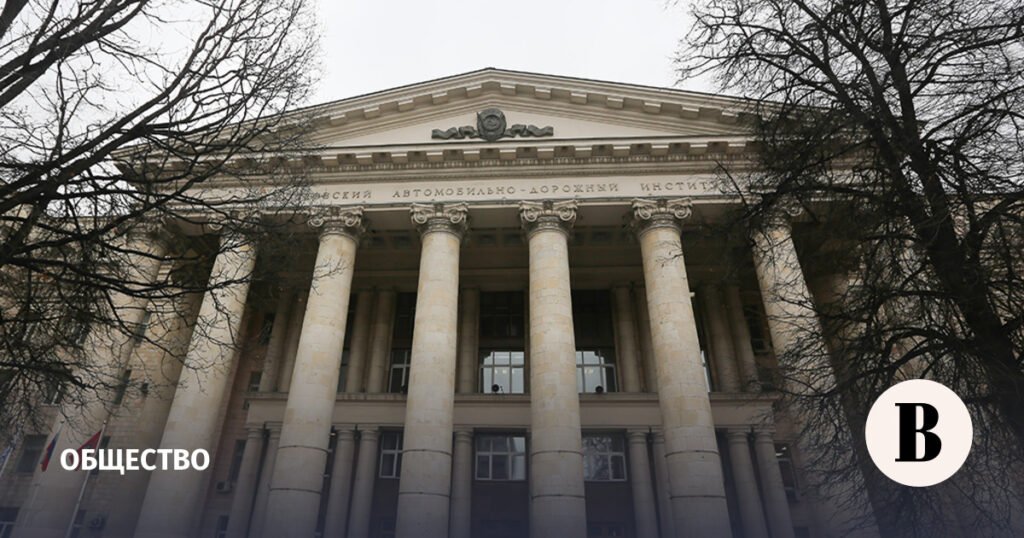 Рособрнадзор предупредил 16 вузов о нарушениях