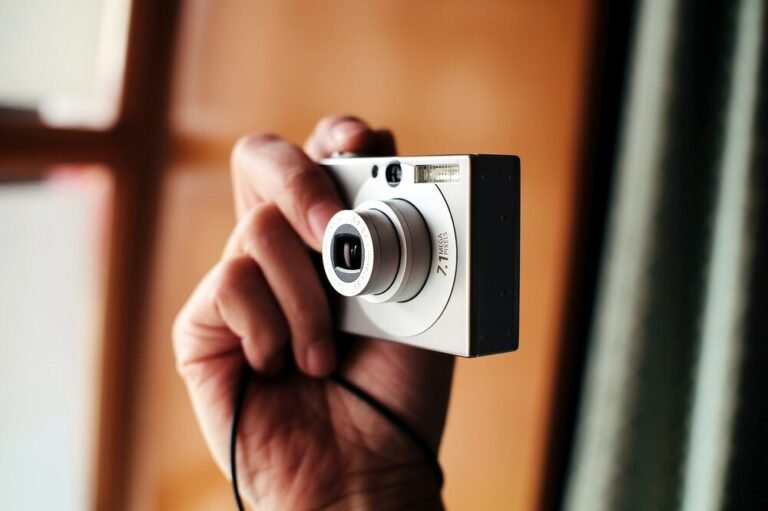 Россияне возвращаются к фотоаппаратам: продажи выросли в два раза