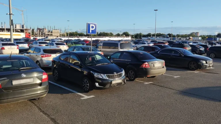 Российский авторынок показал рост в августе, но грузовики упали на 63%