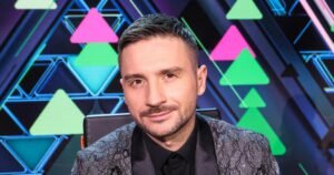 Сергей Лазарев шокировал детей новым обликом без щетины