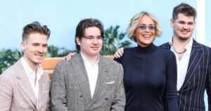 Шэрон Стоун показала всех своих сыновей на красной дорожке