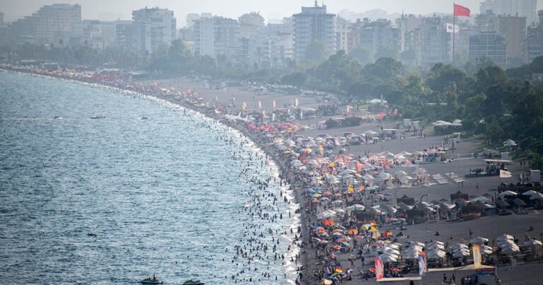 Спрос семей с детьми на отдых в Турции упал почти вдвое