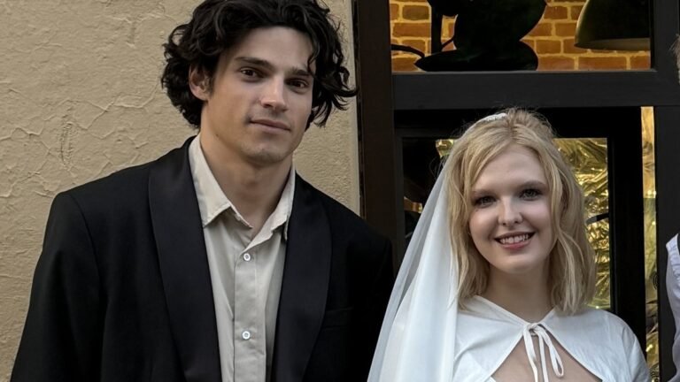 Стася Толстая в свадебном платье на кинофестивале