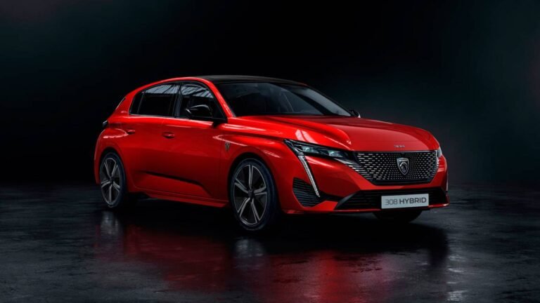 Stellantis отзывает Peugeot 308 из-за проблем с ремнями безопасности