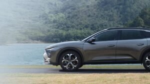 Stellantis面临中国市场挑战：电动化进程受关注