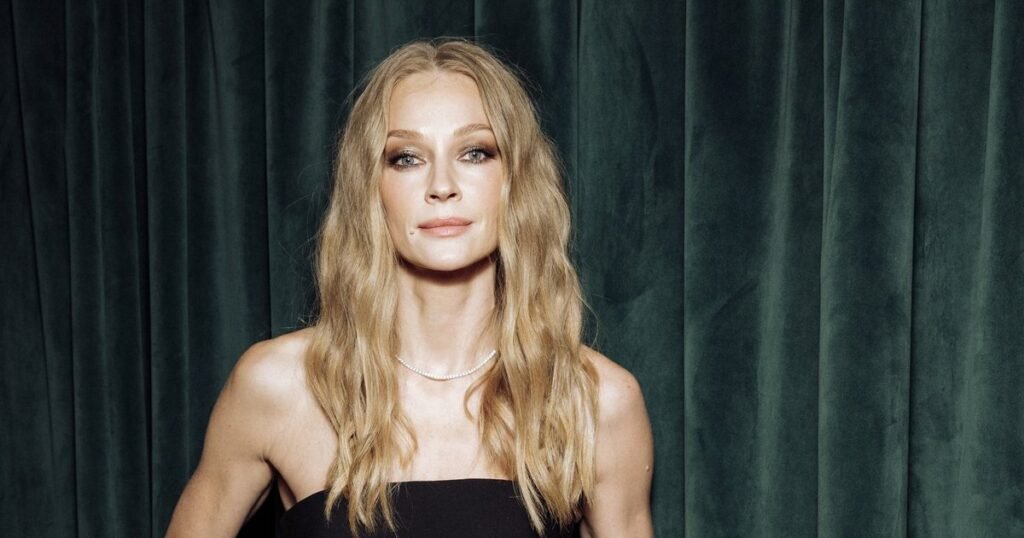 Светлана Ходченкова восхитила фанатов фигурой в мокром платье на отдыхе