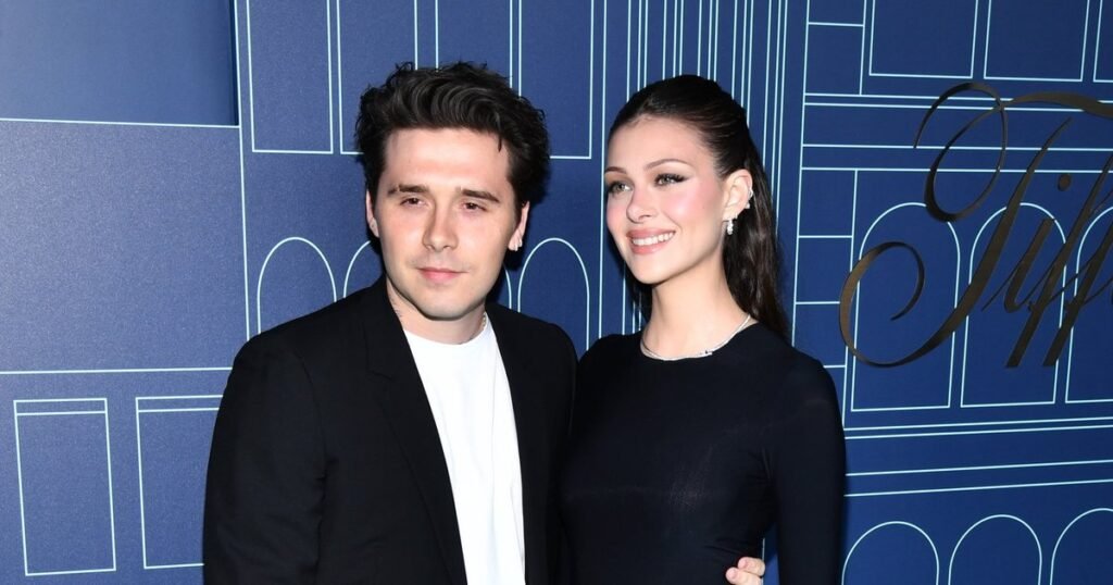 Сын Виктории Бекхэм тайно сыграл вторую свадьбу с женой