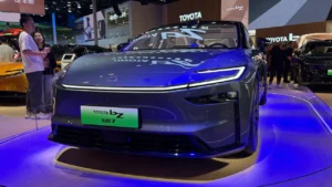 Toyota bZ7 против Tesla: новый электр sedan выходит на китайский рынок