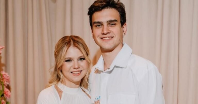 Трусова вернулась на лед с новорожденным сыном