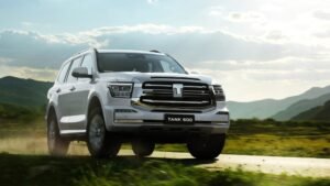 Цена гибридного Tank500 Hi-Charge в России - 7 299 000 рублей