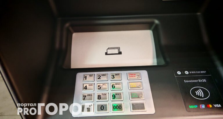 Центробанк предупреждает: карты могут заблокировать за снятие наличных в необычное время