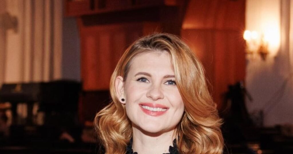 Цуканова-Котт впервые после свадьбы появилась на публике