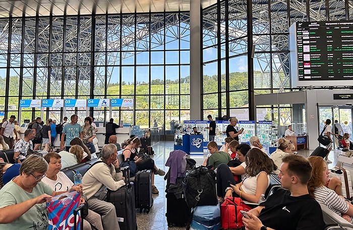Тысячи пассажиров застряли в аэропортах Краснодарского края из-за воздушных ограничений
