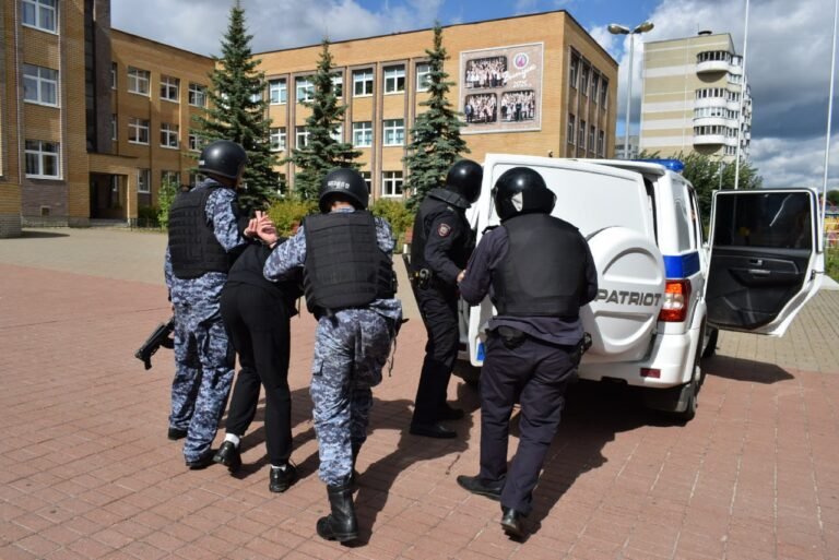 Учения спецслужб в Казани: предотвращение теракта в лицее