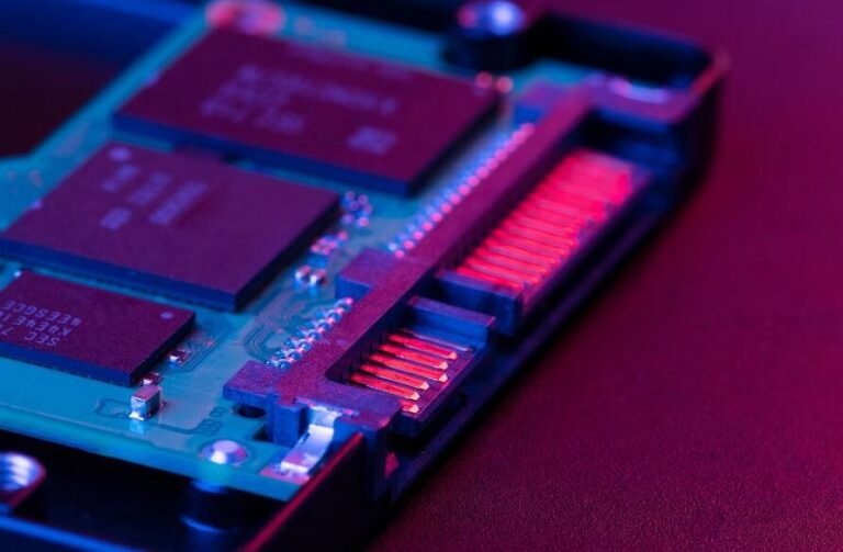 UltraRAM - убийца флэш-памяти: готов к серийному производству