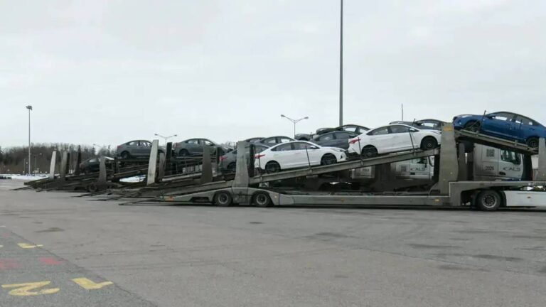 В России грозит остановка производства еще одного автозавода: детали зависят от Трампа