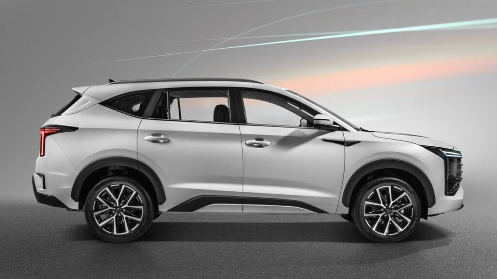 В России состоялась продажа первого кроссовера «Москвич 8»