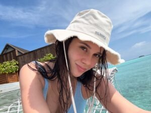 Виктория Петрова поделилась новым семейным фото с мужем и сыном