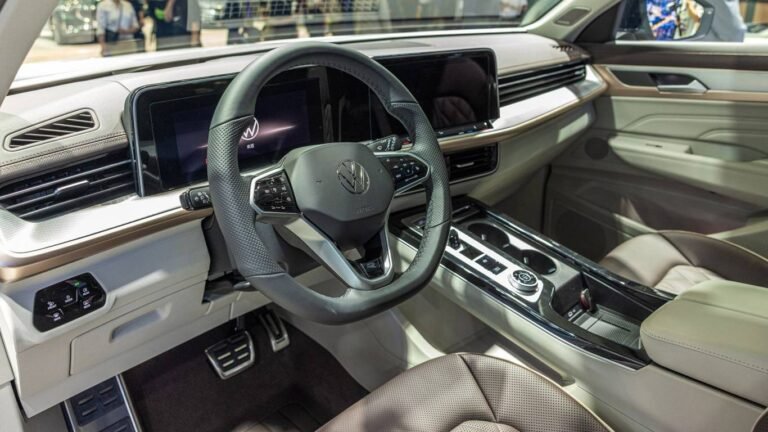 Volkswagen enfrenta demanda por botones táctiles en el volante