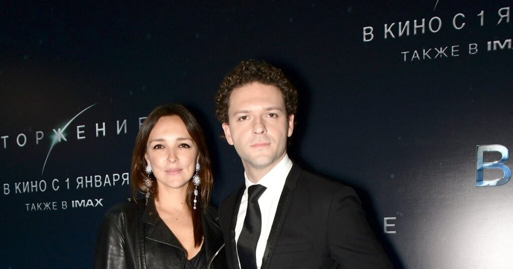 Звезда фильма «9 рота» Крюков показал редкое фото с женой и подросшей дочерью