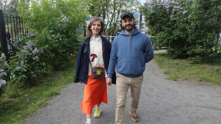 Звездные родители Арзамасова и Авербух отметили первый день рождения дочки Лии