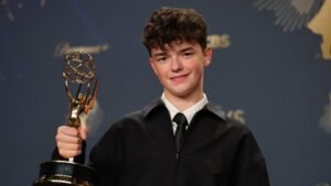 15-летний актер Оуэн Купер из «Переходного возраста» вошел в историю премии «Эмми»