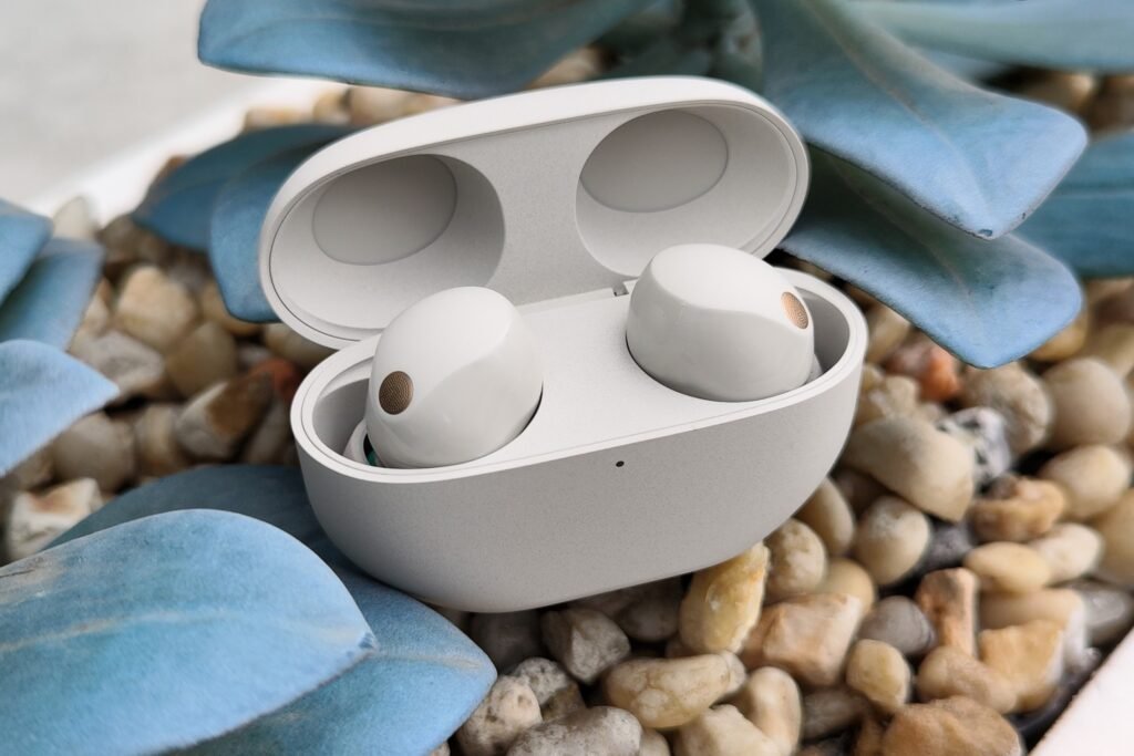 5 лучших премиальных беспроводных наушников: от Samsung Galaxy до Sony