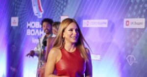 Ани Лорак в полупрозрачном комбинезоне: новый откровенный образ