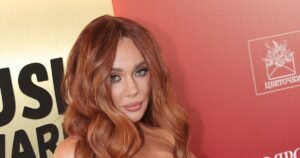 Анна Седокова появилась на концерте в откровенном облегающем платье