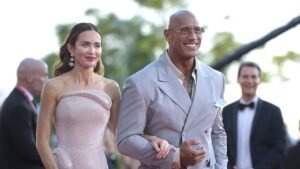 Дуэйн Джонсон шокировал фанатов своим похудением на премьере с Эмили Блант