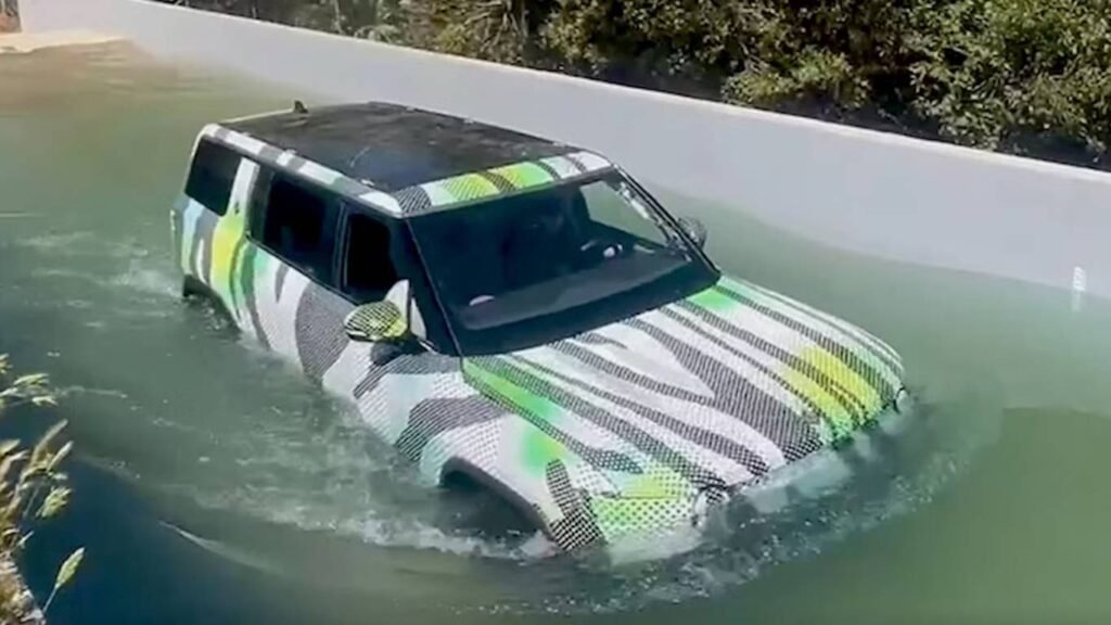 Электрокроссовер Rivian R2 выдержал брод глубиной 1 метр