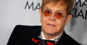 Элтон Джон готовит сувениры с личной ДНК для семьи