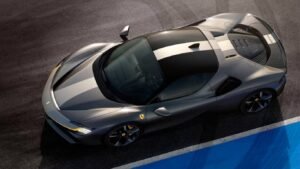 Ferrari презентует в Милане новый 1000-сильный гибридный суперкар