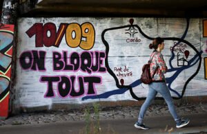 Франция на грани кризиса: забастовка и отставка правительства