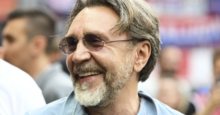 Гонорары Сергея Шнурова вызвали вопросы о благотворительности