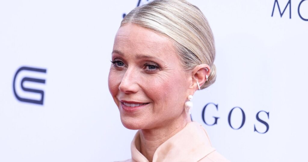 Гвинет Пэлтроу показала редкие семейные фото с мужем и детьми