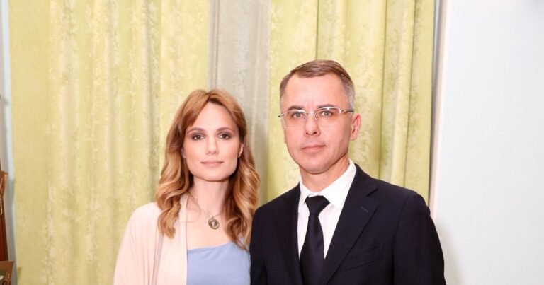 Игорь Петренко с женой и детьми появился на публике