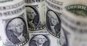 Инвесторы рекордно быстро избавляются от доллара