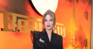 Юлия Ковальчук обнажила декольте в новом откровенном фото