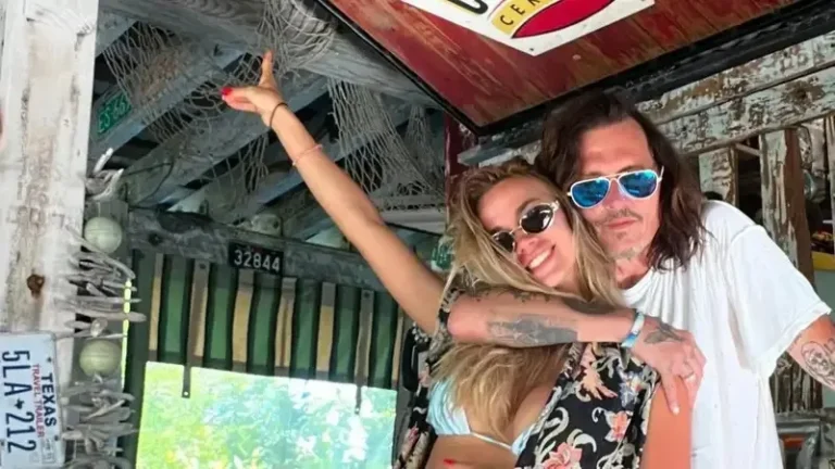 Юлия Власова объявила о помолвке после романа с Джонни Деппом