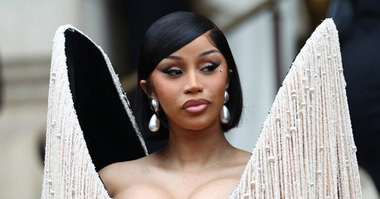 Карди Би раскрывает четвертую беременность и поделилась своим самочувствием