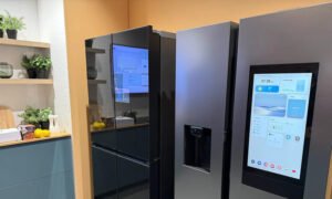 Холодильники Samsung премиум-класса начнут показывать рекламу