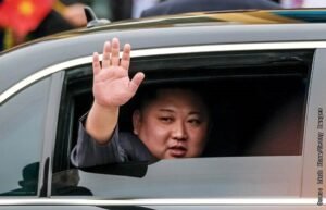 Ким Чен Ын начал визит в Китай на поезде