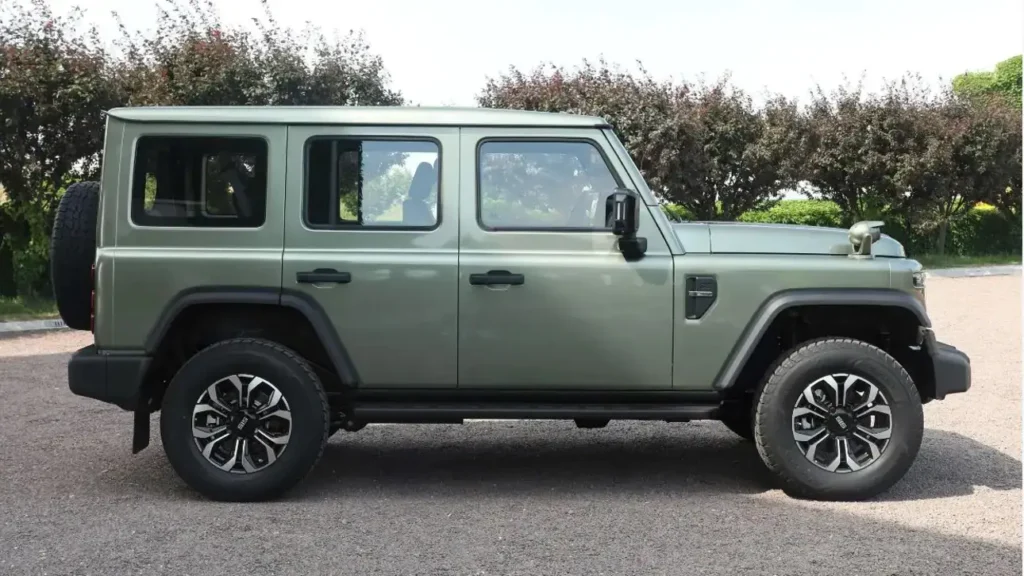 Китайский аналог УАЗа с дизельным мотором: BAW212 Diesel