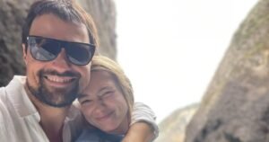 Козловский и Акиньшина показали романтические кадры с отдыха в Африке